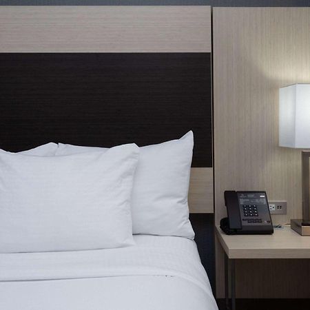 La Quinta Inn & Suites By Wyndham Shorewood Luaran gambar