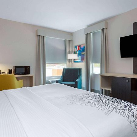 La Quinta Inn & Suites By Wyndham Shorewood Luaran gambar