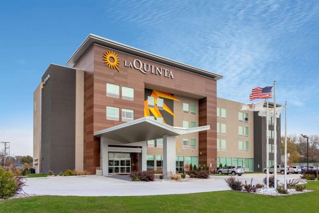 La Quinta Inn & Suites By Wyndham Shorewood Luaran gambar