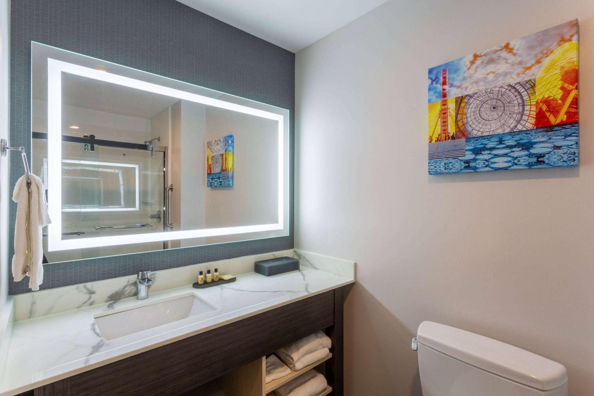 La Quinta Inn & Suites By Wyndham Shorewood Luaran gambar