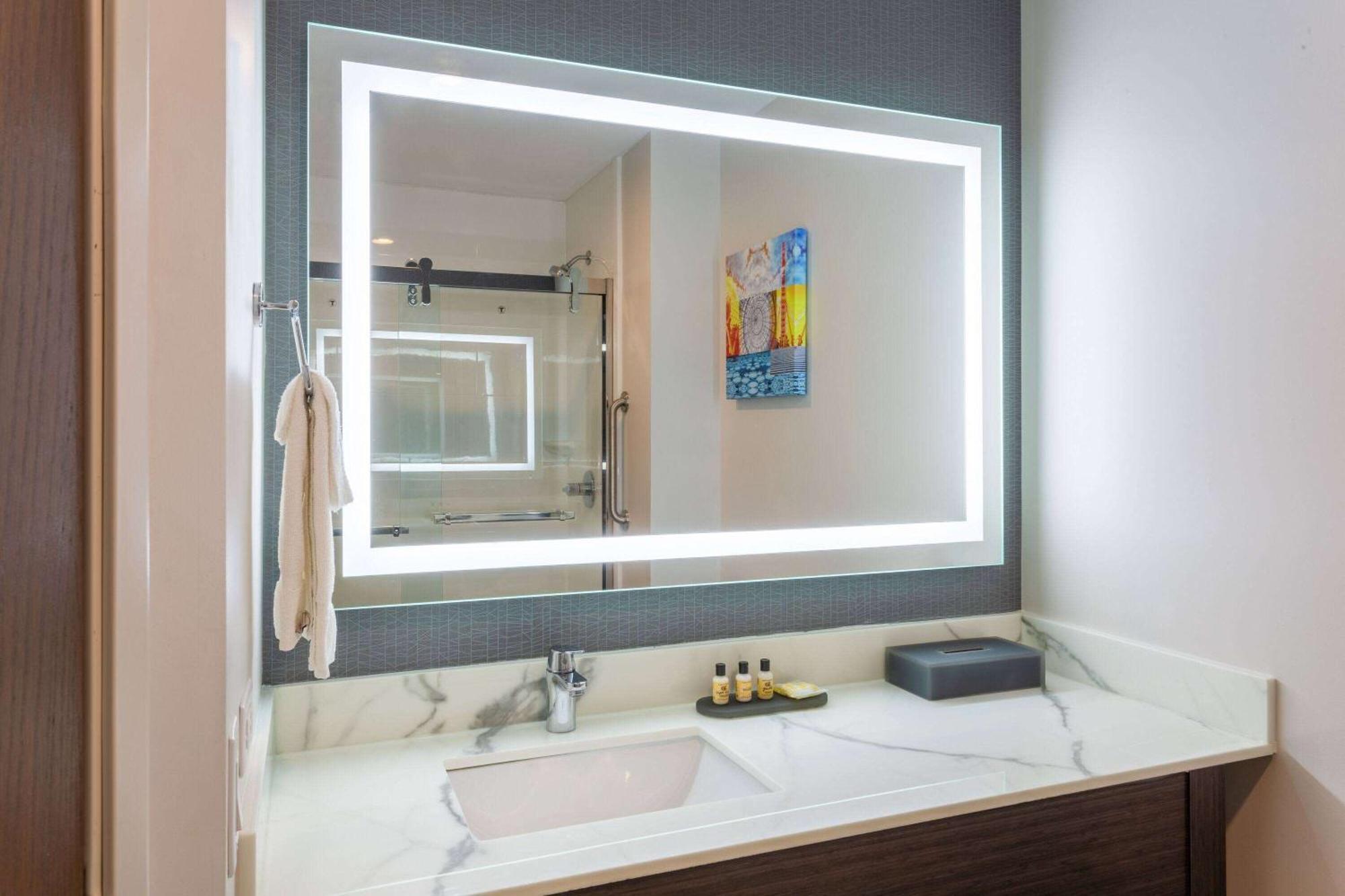 La Quinta Inn & Suites By Wyndham Shorewood Luaran gambar
