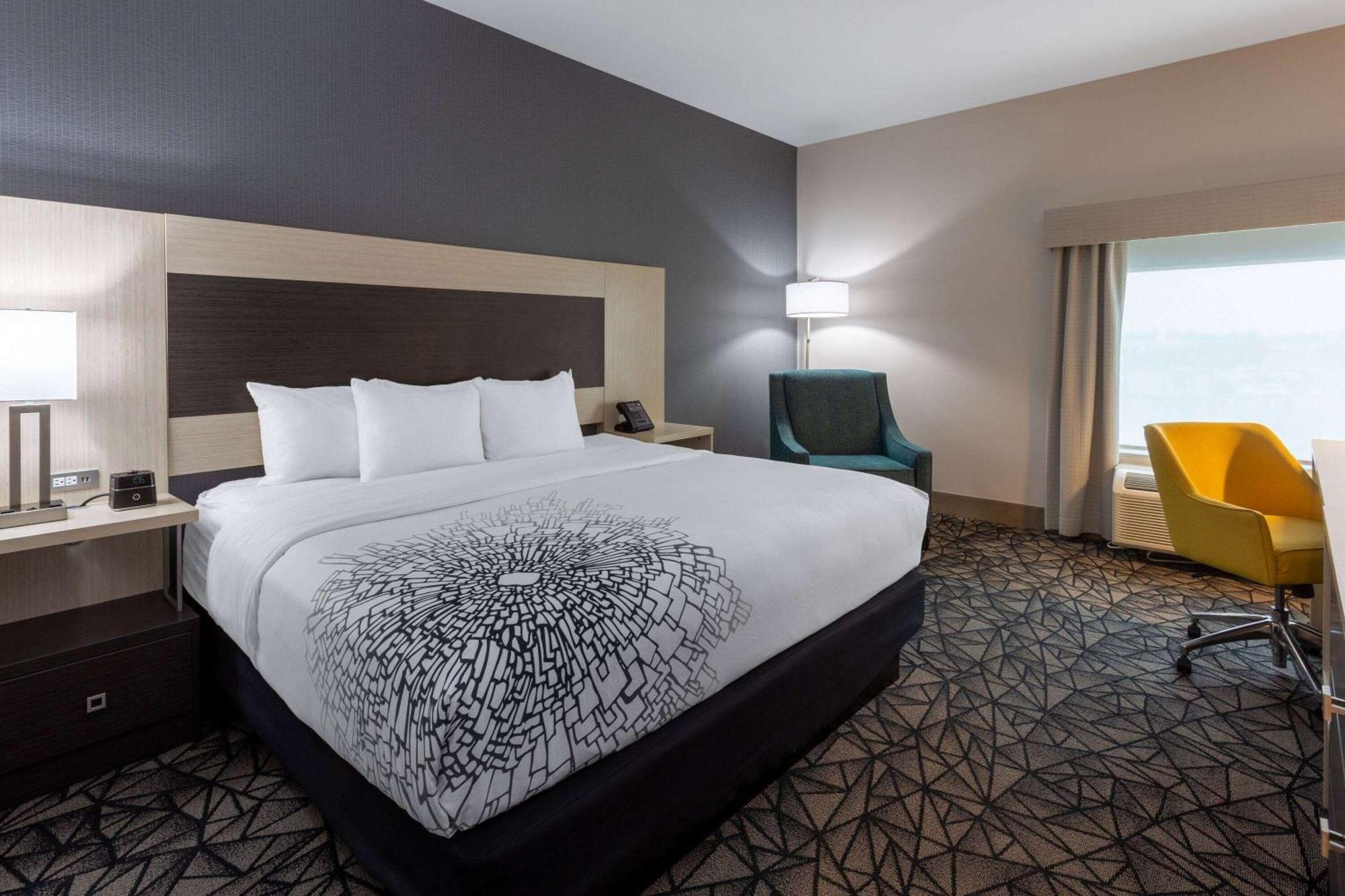 La Quinta Inn & Suites By Wyndham Shorewood Luaran gambar